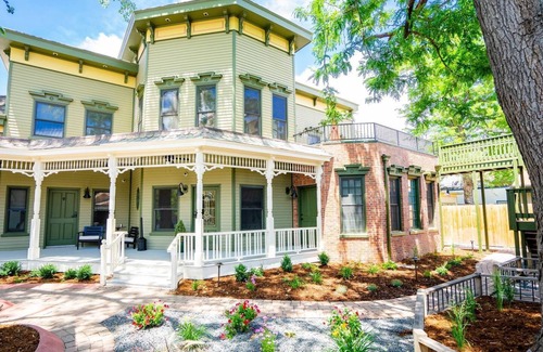 Five Points Apartment | Pinky's Palace Summar