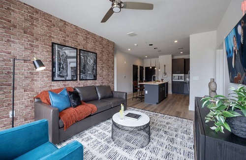 West End House | Pinnacle - Odyssey - 4 Units - Heart of Midtown