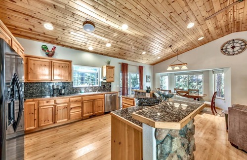 Country Club Estates Ski Chalet | Pioneer Pines - HotTub, Pets, Foosball, 3 Fireplaces, Workspace