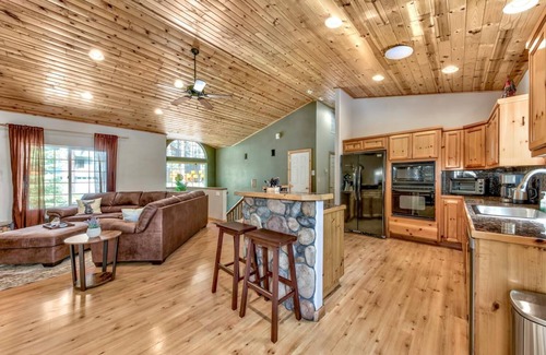 Country Club Estates Ski Chalet | Pioneer Pines - HotTub, Pets, Foosball, 3 Fireplaces, Workspace