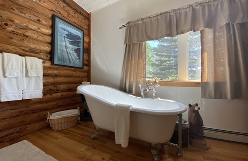 Wasilla Bed & Breakfast | Pioneer Ridge B&B Inn