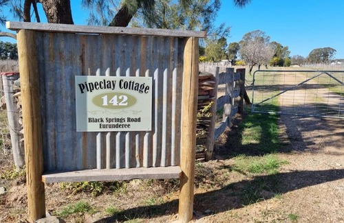 Eurunderee House | Pipeclay Cottage - Farmstay Vibes and Chic Design