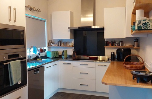 Waitarere Beach House | Pipers Place - 3 bedrooms, Sleeps 6, fully fenced home. Relax in the garden