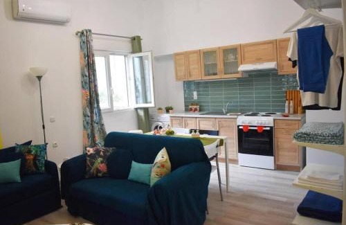Archanes-Asterousia Apartment | Pirgos Colorful Studio Sleeps 2 Parking WiFi Ac