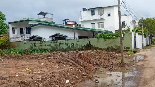 Boralesgamuwa Apartment | Pirivena Garden Resort- Homestay AC Room with Attached Bathroom and WiFi