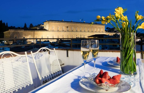 Oltrarno Apartment | Pitti Luxury Terrace
