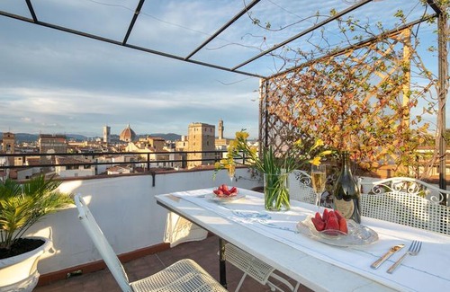 Oltrarno Apartment | Pitti Luxury Terrace