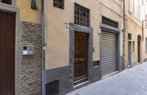 Oltrarno Apartment | Pitti Studio apartment by Mmega