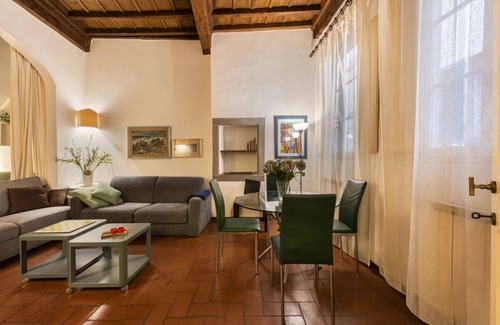 Oltrarno Apartment | Pitti Studio apartment by Mmega