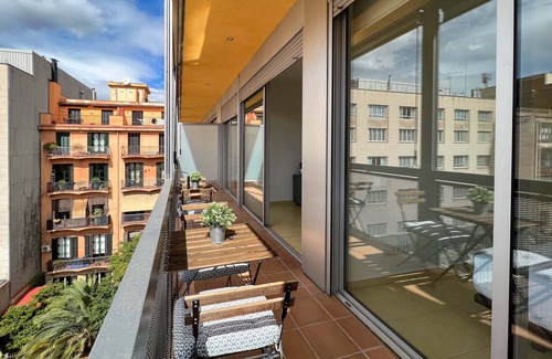 Dreta de l'Eixample Apartment | Plaça Catalunya Apartment with 2 bathrooms