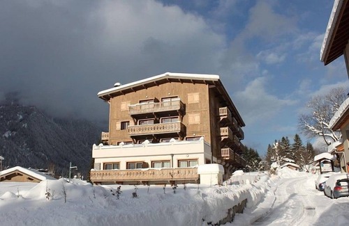 Chamonix City Centre Apartment | Planards - an apartment that sleeps 6 guests in 3 bedrooms