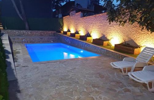 Mladenovac Apartment | Planinske Kuće Grocka