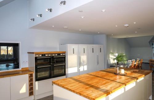 Rhosneigr House | Plas Gwylan