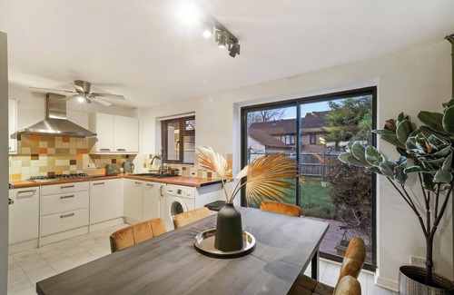 Stone House | Platinum Hayes - Stylish 3 Bed House in Greenhithe