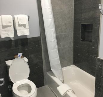 US 290 Hotel | Platinum Inn And Suites