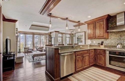 Vail Hotel | Platinum Vail Ritz-carlton 3 Bedroom Mountain Residence Just One Block From the Eagle Bahn Gondola