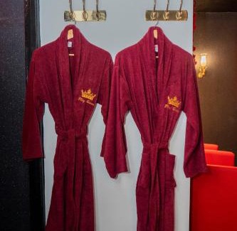 Bilston Apartment | Play Queen - A Playful Unique Hot Tub Retreat