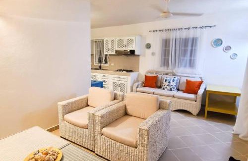 La Iglesia Apartment | Playa Turquesa only 50m From the Beach Walk to all Restaurants