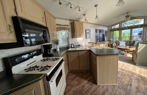 Salmon Arm House | Playful paradise on Shuswap Lake