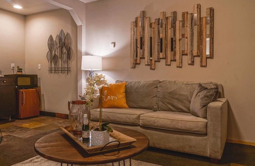 Tahoe Valley Hotel | Playpark Lodge Unit 8 Master Queen Suite