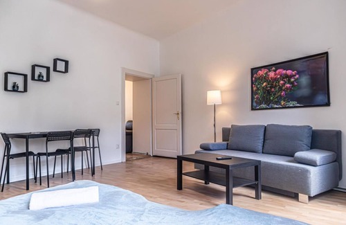 Meidling Apartment | Pleasant 2BR Apt.- Near U6 Station am Schöpfwerk