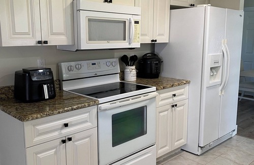 Trafalgar House | Pleasant 3-bedroom house with AC in Cape Coral