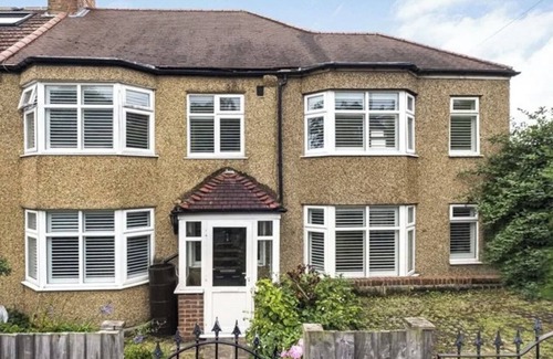 South Norwood House | Pleasant 6-bedroom house with WiFi in charming London