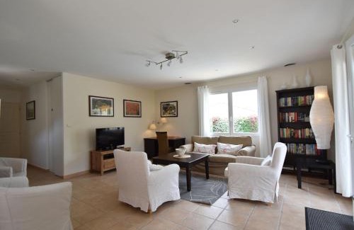 Montbrun-des-Corbieres Villa | Pleasant apartment with pool