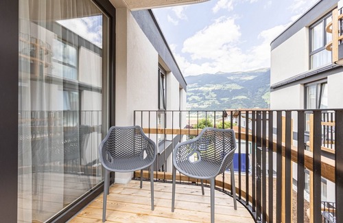 Fuegen Apartment | Pleasant apartment with shared pool