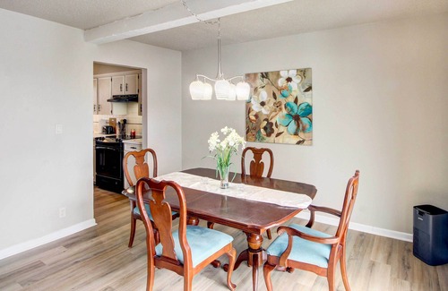 Overland Park Condo | Pleasant Condo - 14 Mi to Dtwn Kansas City