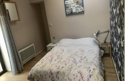 Marennes Bed & Breakfast | Pleasant town house, 5 minutes from the beach