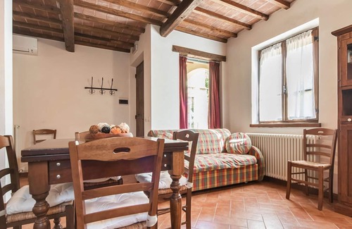 Torgiano House | Pleasant Holiday Home in Torgiano near Wine Museum