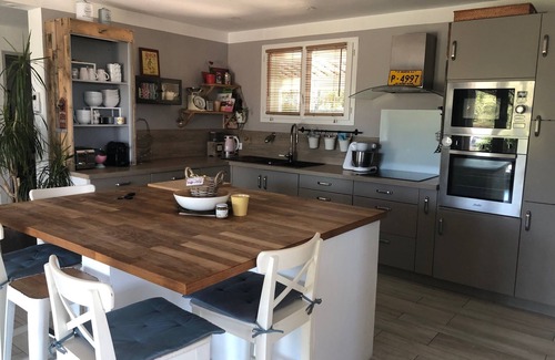 Viens House | Pleasant house in Luberon with swimming pool, France