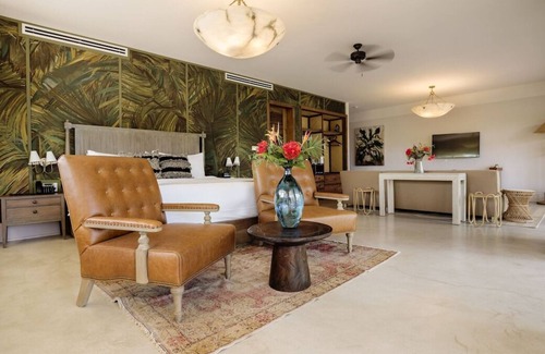 Plantation House | Pleasant Stay, Convenient Location! Pool, Beach, Near Barrier Reef