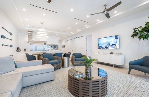 North Side Condo | Please Inquire Before Booking – Luxury Villa