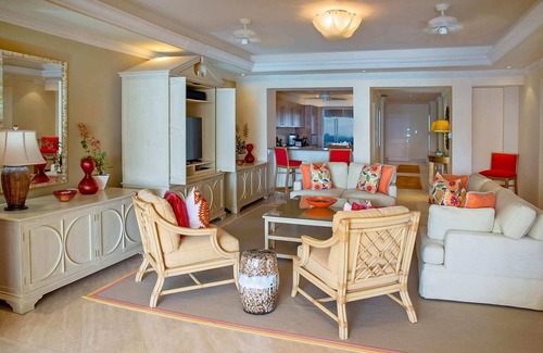 Old Trees Bay Apartment | Please Inquire Before Booking – Luxury Villa