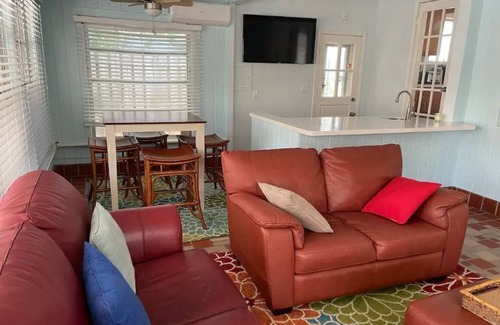 Lake Worth Cottage | Pleasures of Palmway DISCOUNT from Sept -Oct