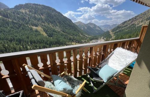 Isola Apartment | Plein Centre, luxueux 6 personnes, 2 chambres, parking , terrasse, vue époustouflante, Tout pédestre, piste à 100m