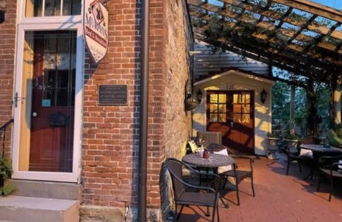 Hermann Apartment | Plenty room for relaxing and downtown location to walk around!