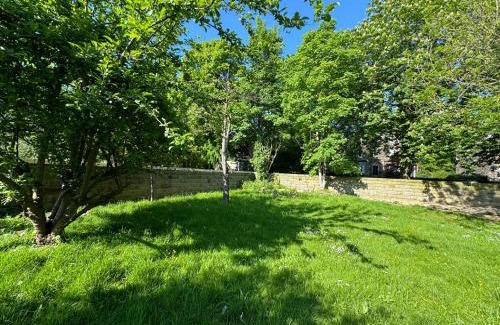 Headingley House | Plush Leeds Bungalow, Free Parking