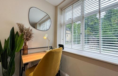 Headingley House | Plush Leeds Bungalow, Free Parking