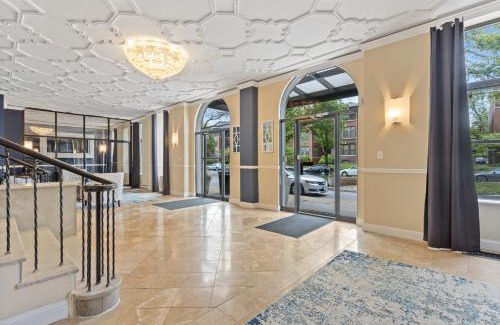 DeBaliviere Place Apartment | Plush Living next to Forest Park/BJC/Zoo/WashU