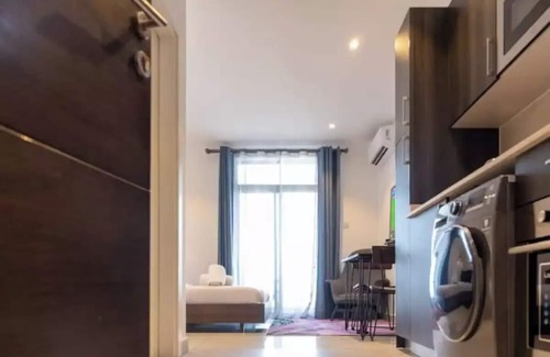 Roman Ridge Apartment | Plush Studio @Embassy Gardens