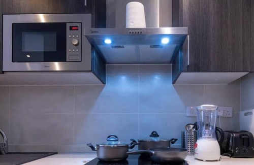 Roman Ridge Apartment | Plush Studio @Embassy Gardens