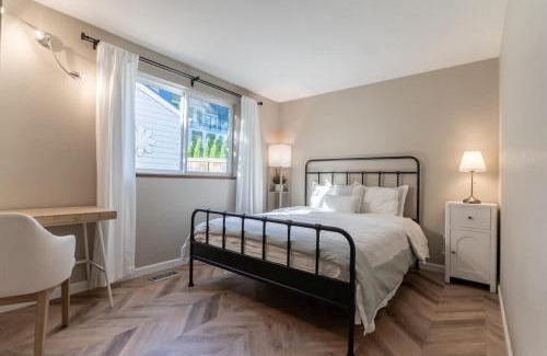 East Lake Hills House | PNW Contemporary Retreat near Lake Sammamish