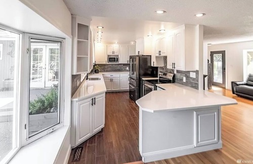 Des Moines House | PNW Home With Private Outdoor Getaway Space