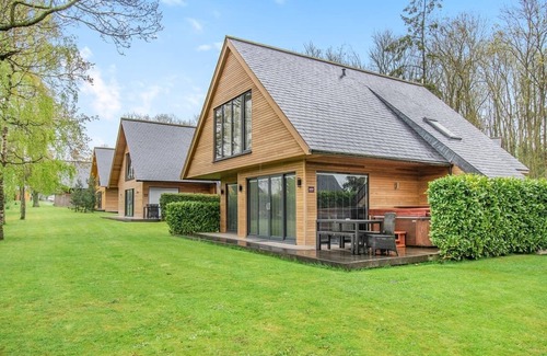 Pocklington Ski Chalet | Pocklington Deluxe Lodge