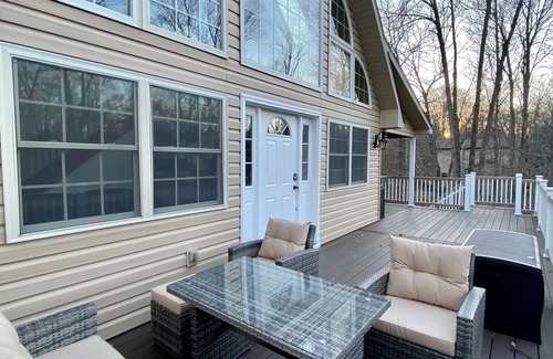 Gouldsboro Ski Chalet | Pocono House *Hot Tub * Fire Pit*