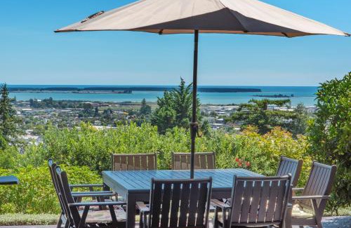 Richmond House | Pohutukawa House