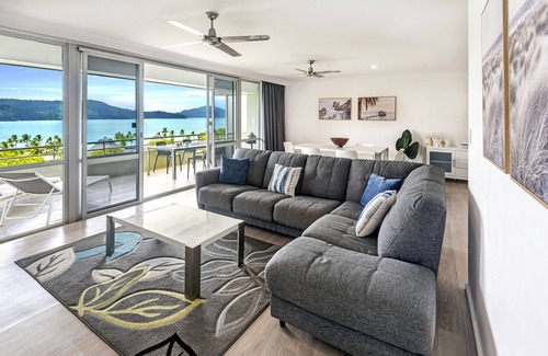 Hamilton Island Apartment | **POINCIANA 209** Spectacular views, Complimentary Buggy & Wifi